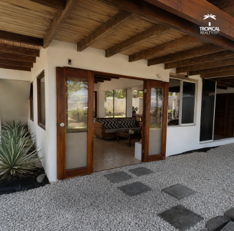 EXCLUSIVA CASA FRENTE AL MAR EN PLAYA TIVIVES