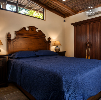 EXCLUSIVA CASA FRENTE AL MAR EN PLAYA TIVIVES