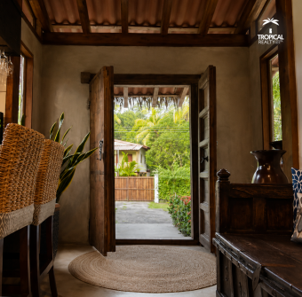 EXCLUSIVA CASA FRENTE AL MAR EN PLAYA TIVIVES