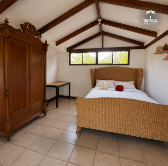 EXCLUSIVA CASA FRENTE AL MAR EN PLAYA TIVIVES