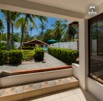 EXCLUSIVA CASA FRENTE AL MAR EN PLAYA TIVIVES