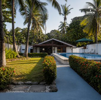 EXCLUSIVA CASA FRENTE AL MAR EN PLAYA TIVIVES