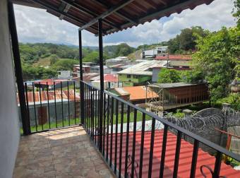 VENTA DE CASA TIPO CHALET CON JARDIN AMPLIO, EN TAMBOR, ALAJUELA