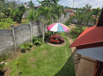 VENTA DE CASA TIPO CHALET CON JARDIN AMPLIO, EN TAMBOR, ALAJUELA