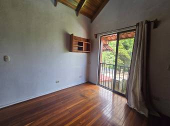 VENTA DE CASA TIPO CHALET CON JARDIN AMPLIO, EN TAMBOR, ALAJUELA