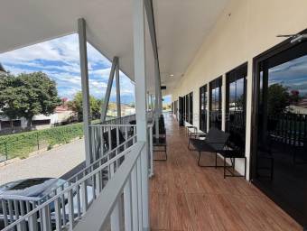 Alquiler local nuevo con vitrina, terraza y alto flujo comercial #26-1840 GS