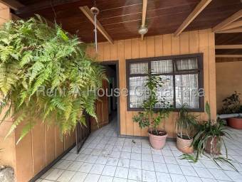 Terreno esquinero  con casa en Santa Ana y alta exposición comercial #26-1477 GS
