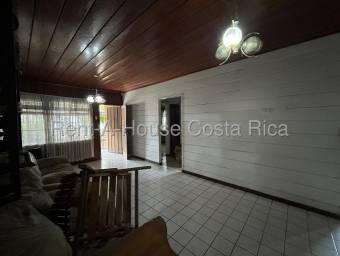 Terreno esquinero  con casa en Santa Ana y alta exposición comercial #26-1477 GS