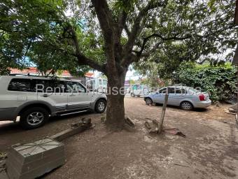 Terreno esquinero  con casa en Santa Ana y alta exposición comercial #26-1477 GS