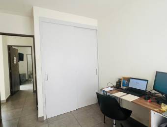 Se vende casa en Ulloa Heredia 25-810