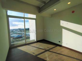 Penthouse de dos niveles con alta rentabilidad en Torres de Heredia #26-1807 GS