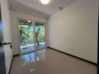 Apartamento con jardín privado y alta rentabilidad en Santa Ana #26-1232 GS