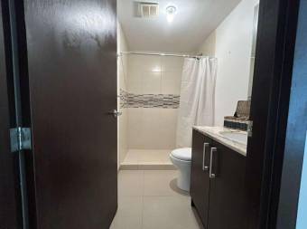 Apartamento con jardín privado y alta rentabilidad en Santa Ana #26-1232 GS