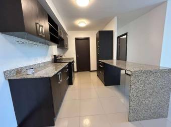 Apartamento con jardín privado y alta rentabilidad en Santa Ana #26-1232 GS
