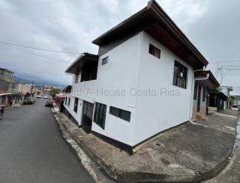 Casa en venta en San Ramón Centro con amplios espacios y acabados en madera #26-2203 GS