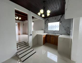 Casa en venta en San Ramón Centro con amplios espacios y acabados en madera #26-2203 GS Casa en venta en San Ramón Centro con amplios espacios y acabados en madera #26-2203 GS