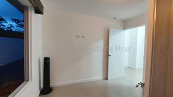 Casa en venta en Hacienda Colón con jardín privado y amplios espacios #26-2213 GS