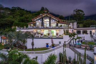 Venta mansión con 2 residencias, piscina y cancha #26-711 GS