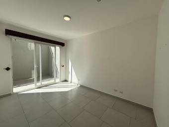 Venta apartamento moderno con patio y 2 parqueos #25-1267 GS