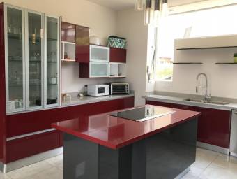 Venta de Casa de lujo en Colinas de Montealegre-Cartago.