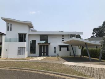 Venta de Casa de lujo en Colinas de Montealegre-Cartago.