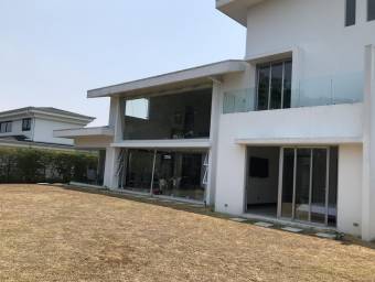 Venta de Casa de lujo en Colinas de Montealegre-Cartago.