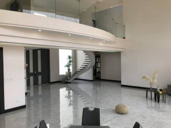 Venta de Casa de lujo en Colinas de Montealegre-Cartago.