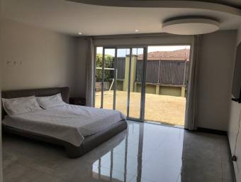 Venta de Casa de lujo en Colinas de Montealegre-Cartago.