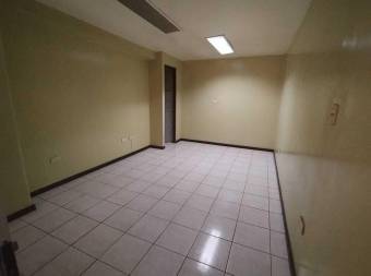 Venta de edificio comercial con 26 espacios, ascensor y parqueo #24-657 GS