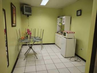 Venta de edificio comercial con 26 espacios, ascensor y parqueo #24-657 GS