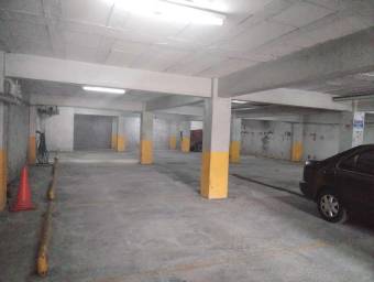 Venta de edificio comercial con 26 espacios, ascensor y parqueo #24-657 GS