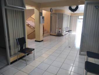 Venta de edificio comercial con 26 espacios, ascensor y parqueo #24-657 GS