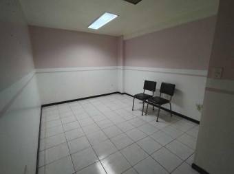 Venta de edificio comercial con 26 espacios, ascensor y parqueo #24-657 GS