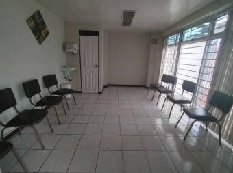 Venta de edificio comercial con 26 espacios, ascensor y parqueo #24-657 GS
