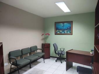 Venta de edificio comercial con 26 espacios, ascensor y parqueo #24-657 GS