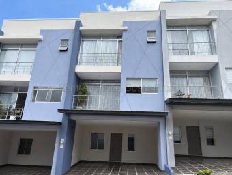 Venta de casa smart home con terraza, 4 habitaciones y amenidades #26-2189 GS