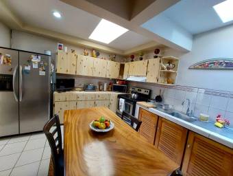 Casa de un nivel con 4 habitaciones y excelente ubicación en San José #23-1814 GS