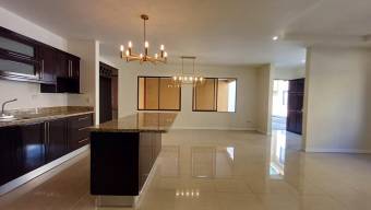 Casa de 2 niveles con 3 habitaciones en venta en San José #25-1458 GS