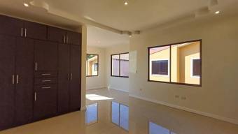 Casa de 2 niveles con 3 habitaciones en venta en San José #25-1458 GS