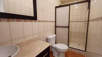 Casa de 2 niveles con 3 habitaciones en venta en San José #25-1458 GS
