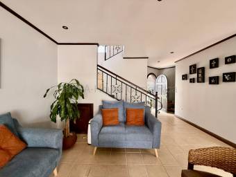 Venta de casa familiar con terraza, jardín y alta plusvalía #26-2220 GS