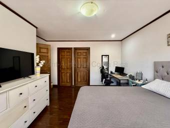 Venta de casa familiar con terraza, jardín y alta plusvalía #26-2220 GS