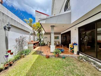 Venta de casa familiar con terraza, jardín y alta plusvalía #26-2220 GS