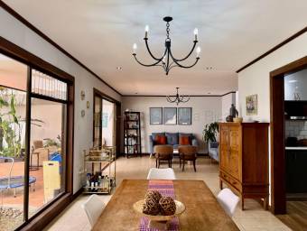 Venta de casa familiar con terraza, jardín y alta plusvalía #26-2220 GS