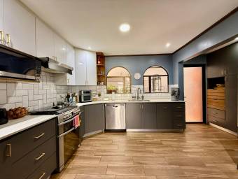 Venta de casa familiar con terraza, jardín y alta plusvalía #26-2220 GS