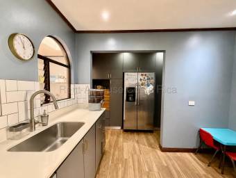 Venta de casa familiar con terraza, jardín y alta plusvalía #26-2220 GS