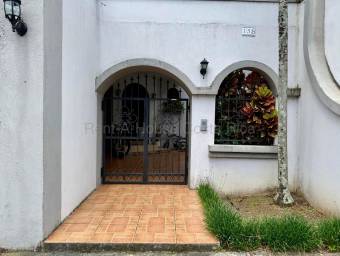 Venta de casa familiar con terraza, jardín y alta plusvalía #26-2220 GS