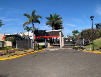 Casa contemporánea en Terralta con jardín y amenidades exclusivas #26-1631 GS