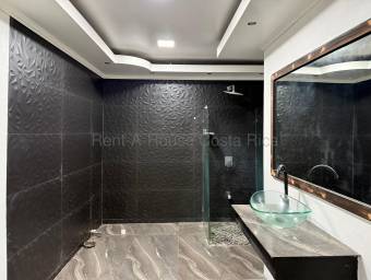 Venta de hermosa casa de 2 plantas y 4 habitaciones en San Felipe Alajuelita 26-2263