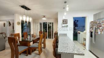 Venta de Casa en Mora-Colón.